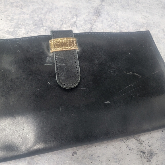 Sseko | Black Leather Clutch with Gold Accent - Picture 2 of 8